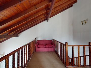 Casa en venta en La Plata. Piscina. Lote constructoras
