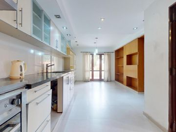 Casa en venta en La Plata. Piscina. Lote constructoras