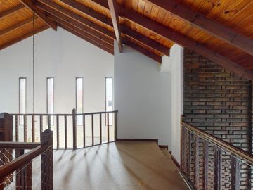 Casa en venta en La Plata. Piscina. Lote constructoras