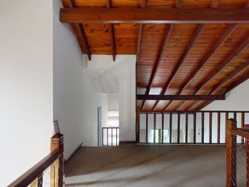 Casa en venta en La Plata. Piscina. Lote constructoras