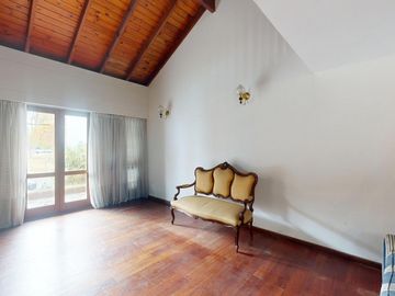 Casa en venta en La Plata. Piscina. Lote constructoras