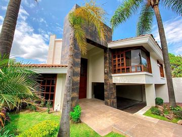 Casa en renta Bugambilias colinda área verde