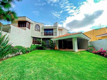 Casa en renta Bugambilias colinda área verde