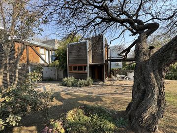 Complejo con bajada al rio en un lugar único de Villa los Aromos