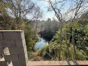 Complejo con bajada al rio en un lugar único de Villa los Aromos