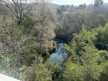 Complejo con bajada al rio en un lugar único de Villa los Aromos