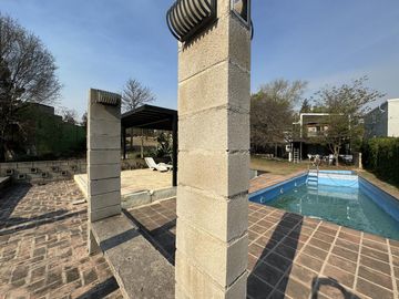 Complejo con bajada al rio en un lugar único de Villa los Aromos