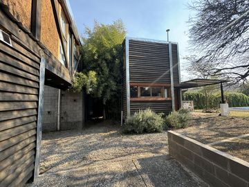 Complejo con bajada al rio en un lugar único de Villa los Aromos