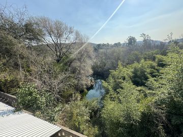 Complejo con bajada al rio en un lugar único de Villa los Aromos