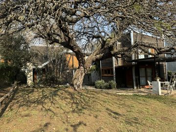 Complejo con bajada al rio en un lugar único de Villa los Aromos