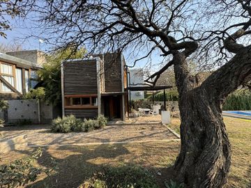 Complejo con bajada al rio en un lugar único de Villa los Aromos