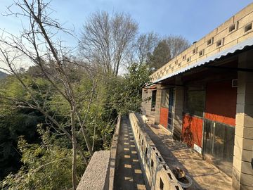 Complejo con bajada al rio en un lugar único de Villa los Aromos