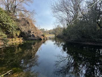Complejo con bajada al rio en un lugar único de Villa los Aromos