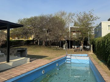 Complejo con bajada al rio en un lugar único de Villa los Aromos
