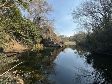 Complejo con bajada al rio en un lugar único de Villa los Aromos