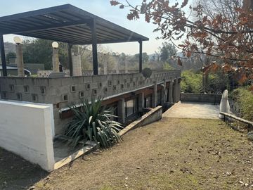 Complejo con bajada al rio en un lugar único de Villa los Aromos