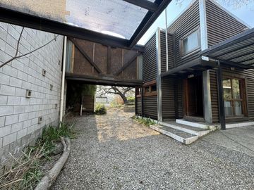 Complejo con bajada al rio en un lugar único de Villa los Aromos