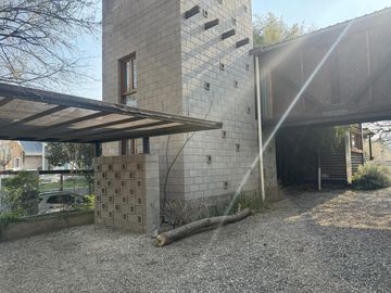 Complejo con bajada al rio en un lugar único de Villa los Aromos
