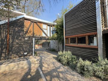 Complejo con bajada al rio en un lugar único de Villa los Aromos