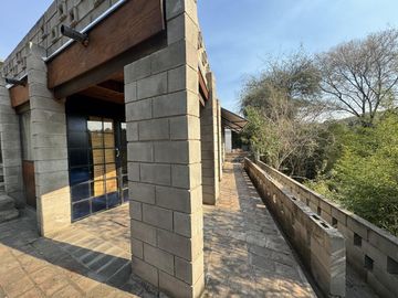 Complejo con bajada al rio en un lugar único de Villa los Aromos