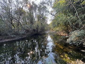 Complejo con bajada al rio en un lugar único de Villa los Aromos