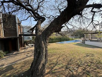 Complejo con bajada al rio en un lugar único de Villa los Aromos