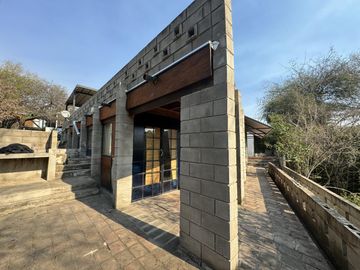 Complejo con bajada al rio en un lugar único de Villa los Aromos