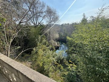 Complejo con bajada al rio en un lugar único de Villa los Aromos