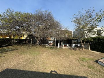 Complejo con bajada al rio en un lugar único de Villa los Aromos
