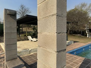 Complejo con bajada al rio en un lugar único de Villa los Aromos