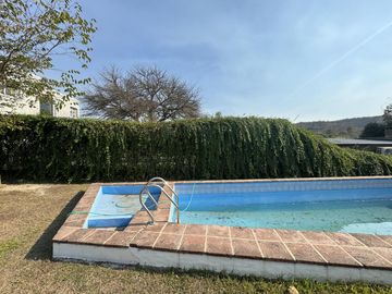Complejo con bajada al rio en un lugar único de Villa los Aromos