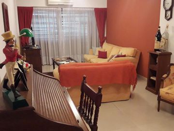 Departamento 4 ambientes con balcón al frente en venta- Ituzaingó
