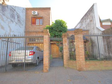 Bacacay 5179: casa 5amb.    garage   dependencia   fondo libre