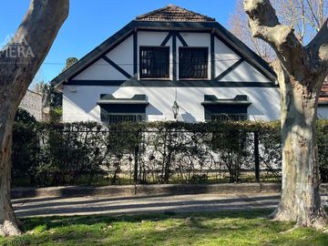 Casa en Olivos en venta zona Quinta presidencial 4 dormitorios