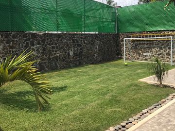 🟢¡Novedad! Casa al Sur de Cuernavaca, Fraccionamiento Burgos. 706 m².