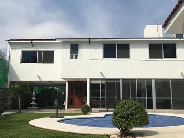 🟢¡Novedad! Casa al Sur de Cuernavaca, Fraccionamiento Burgos. 706 m².