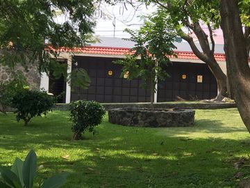 🟢¡Novedad! Casa al Sur de Cuernavaca, Fraccionamiento Burgos. 706 m².