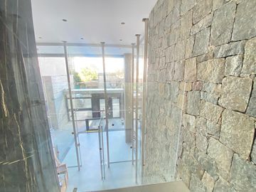 Departamento en  venta de 2 ambientes con cochera