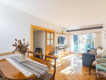 villa Crespo, 4 ambientes, mas escritorio, cocina office, balcon corrido, baño y toil