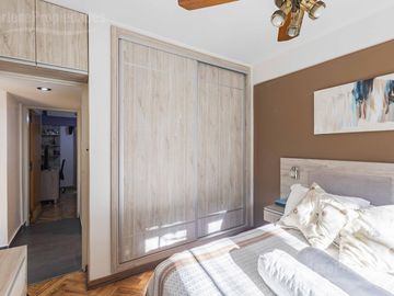 villa Crespo, 4 ambientes, mas escritorio, cocina office, balcon corrido, baño y toil