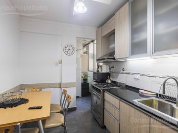 villa Crespo, 4 ambientes, mas escritorio, cocina office, balcon corrido, baño y toil
