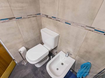 villa Crespo, 4 ambientes, mas escritorio, cocina office, balcon corrido, baño y toil
