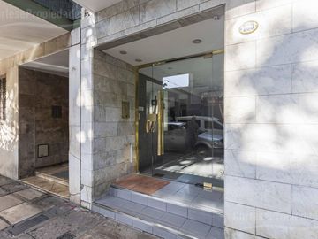 villa Crespo, 4 ambientes, mas escritorio, cocina office, balcon corrido, baño y toil