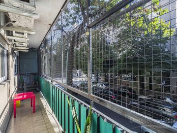 villa Crespo, 4 ambientes, mas escritorio, cocina office, balcon corrido, baño y toil
