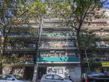 villa Crespo, 4 ambientes, mas escritorio, cocina office, balcon corrido, baño y toil