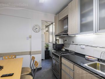 villa Crespo, 4 ambientes, mas escritorio, cocina office, balcon corrido, baño y toil