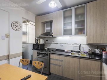 villa Crespo, 4 ambientes, mas escritorio, cocina office, balcon corrido, baño y toil