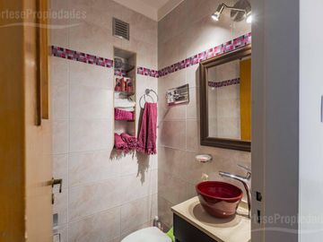 villa Crespo, 4 ambientes, mas escritorio, cocina office, balcon corrido, baño y toil