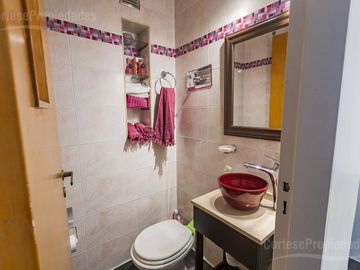 villa Crespo, 4 ambientes, mas escritorio, cocina office, balcon corrido, baño y toil