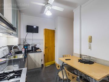 villa Crespo, 4 ambientes, mas escritorio, cocina office, balcon corrido, baño y toil